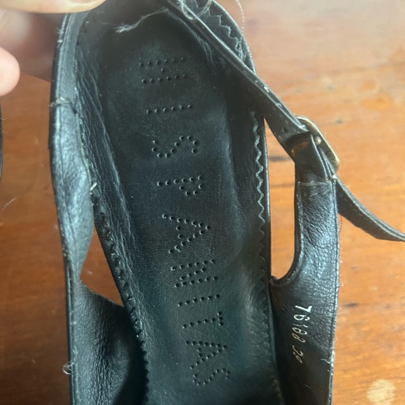 Hispanitas Made in Spain Spanish.3-D floral detail. Leather heels size 39.US 8.5 - Picture 6 of 16